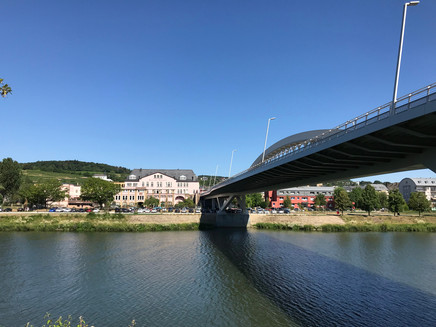 Blick auf das luxemburgische Moselufer in Grevenmacher